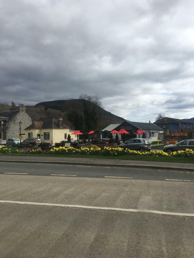 1 Lochness Rooms&Hostel Drumnadrochit Bagian luar foto