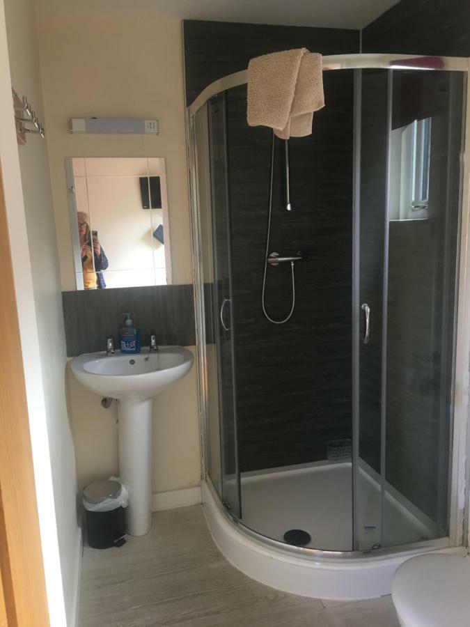 1 Lochness Rooms&Hostel Drumnadrochit Bagian luar foto