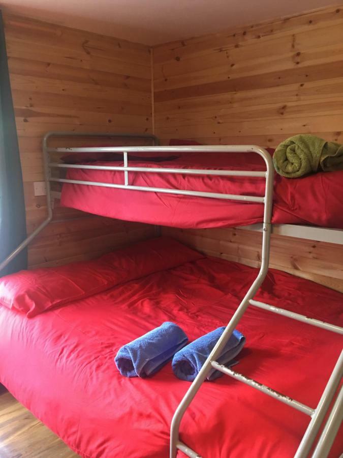 1 Lochness Rooms&Hostel Drumnadrochit Bagian luar foto