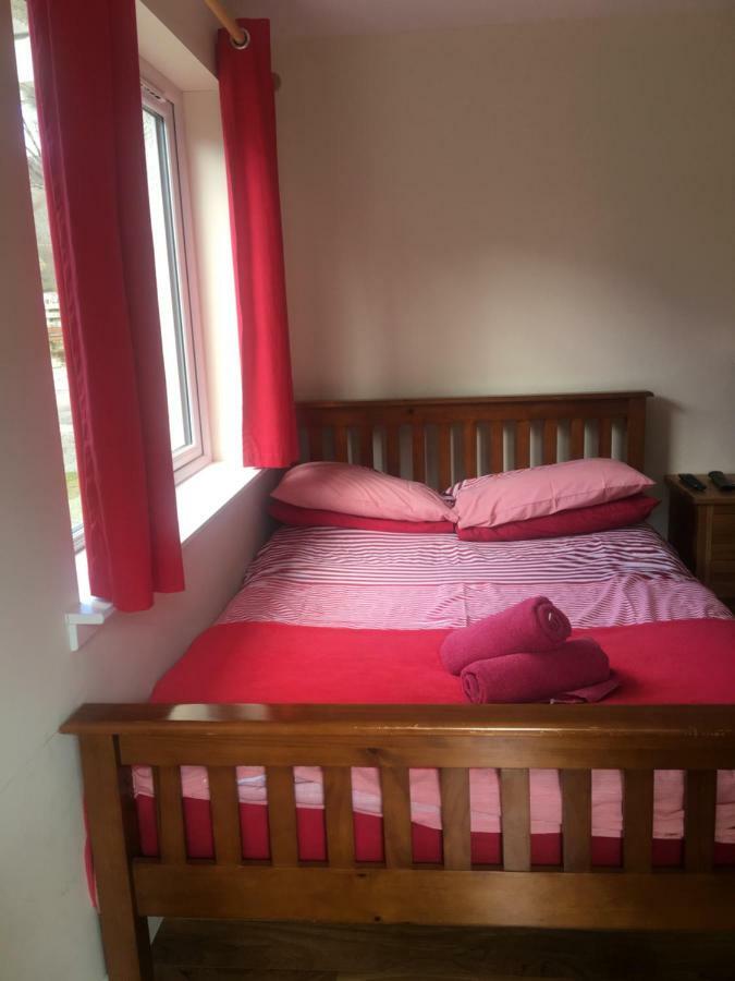 1 Lochness Rooms&Hostel Drumnadrochit Bagian luar foto