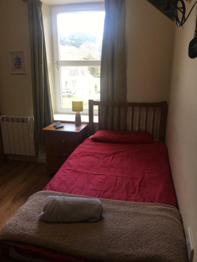 1 Lochness Rooms&Hostel Drumnadrochit Bagian luar foto