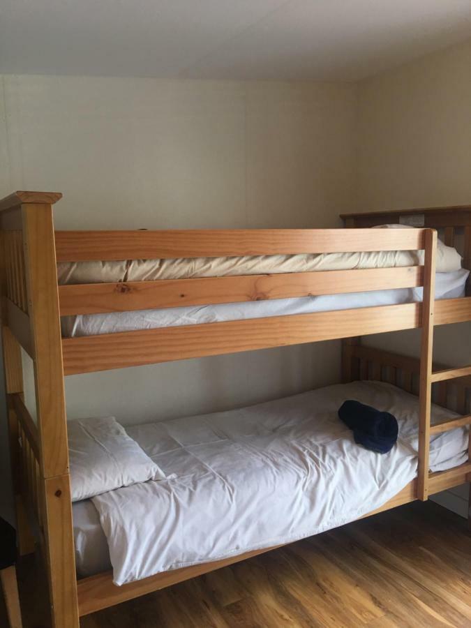 1 Lochness Rooms&Hostel Drumnadrochit Bagian luar foto