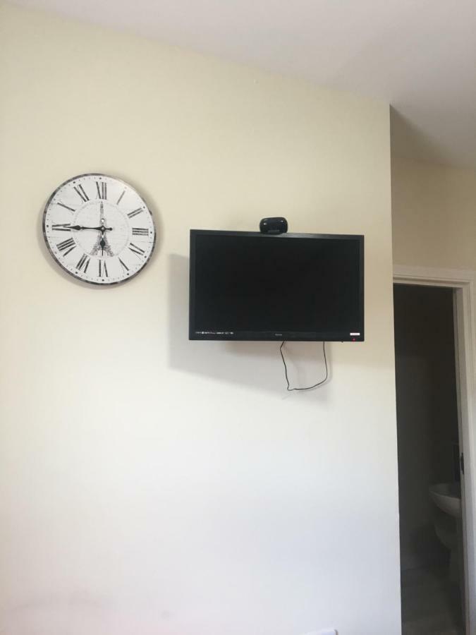 1 Lochness Rooms&Hostel Drumnadrochit Bagian luar foto