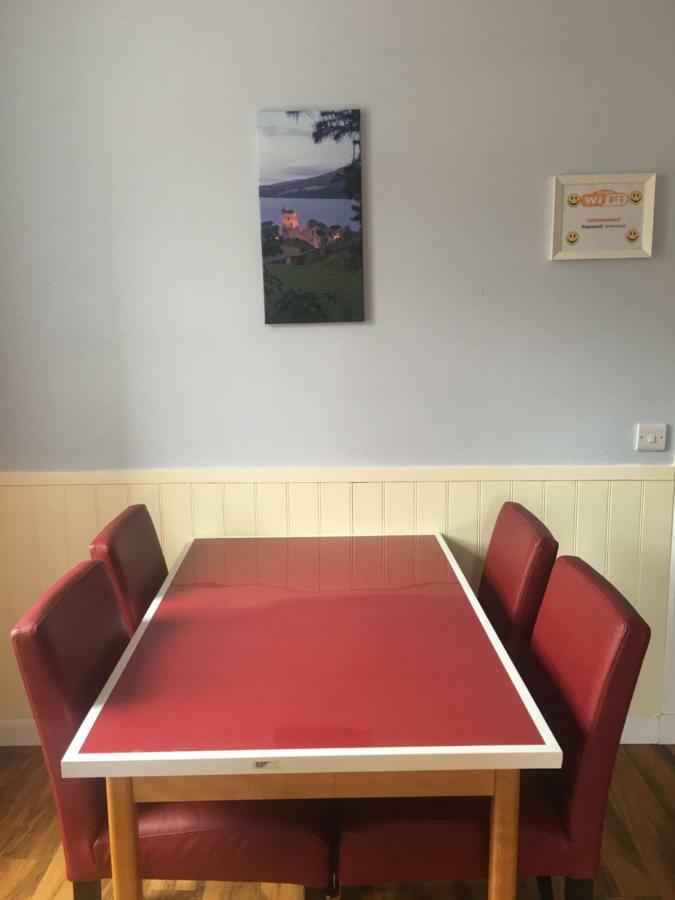 1 Lochness Rooms&Hostel Drumnadrochit Bagian luar foto