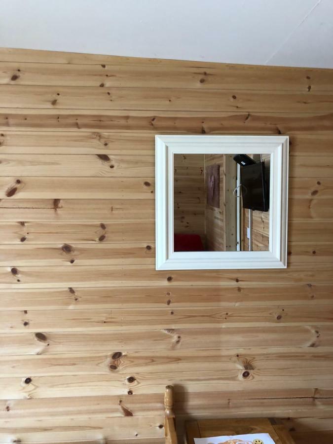 1 Lochness Rooms&Hostel Drumnadrochit Bagian luar foto
